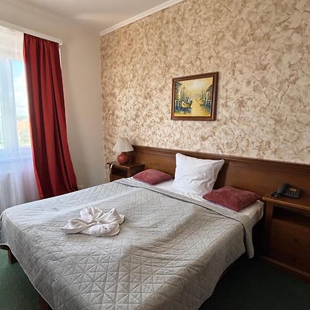 Hotel Bila Ruze Písek Exterior foto