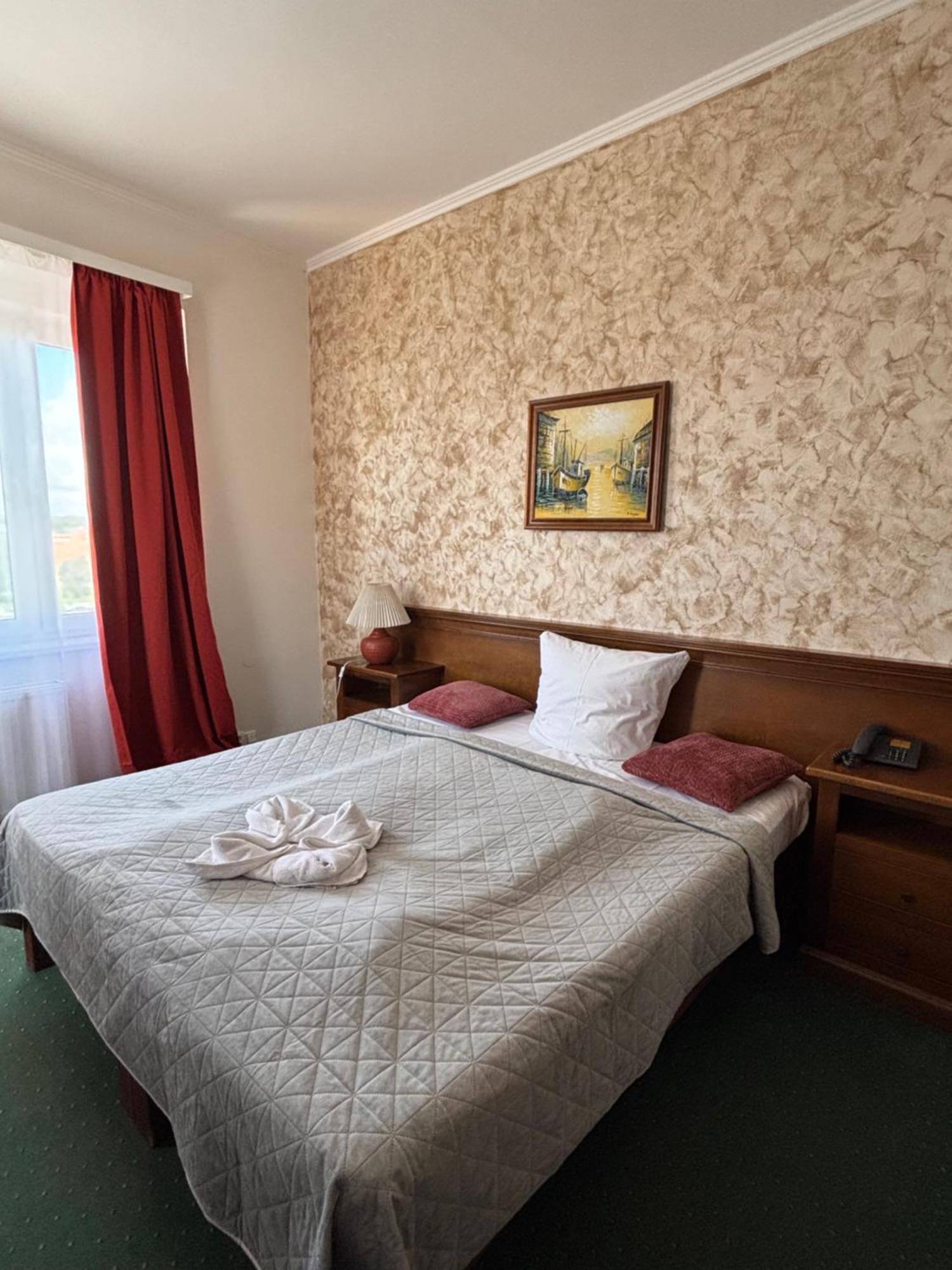 Hotel Bila Ruze Písek Exterior foto